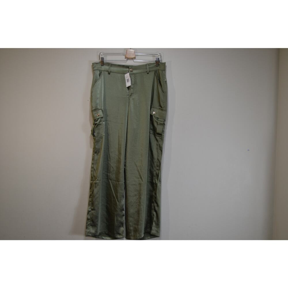 guess sand dollar 4 pocket aleeze relaxed fit NWT cargo pants 100% polyester